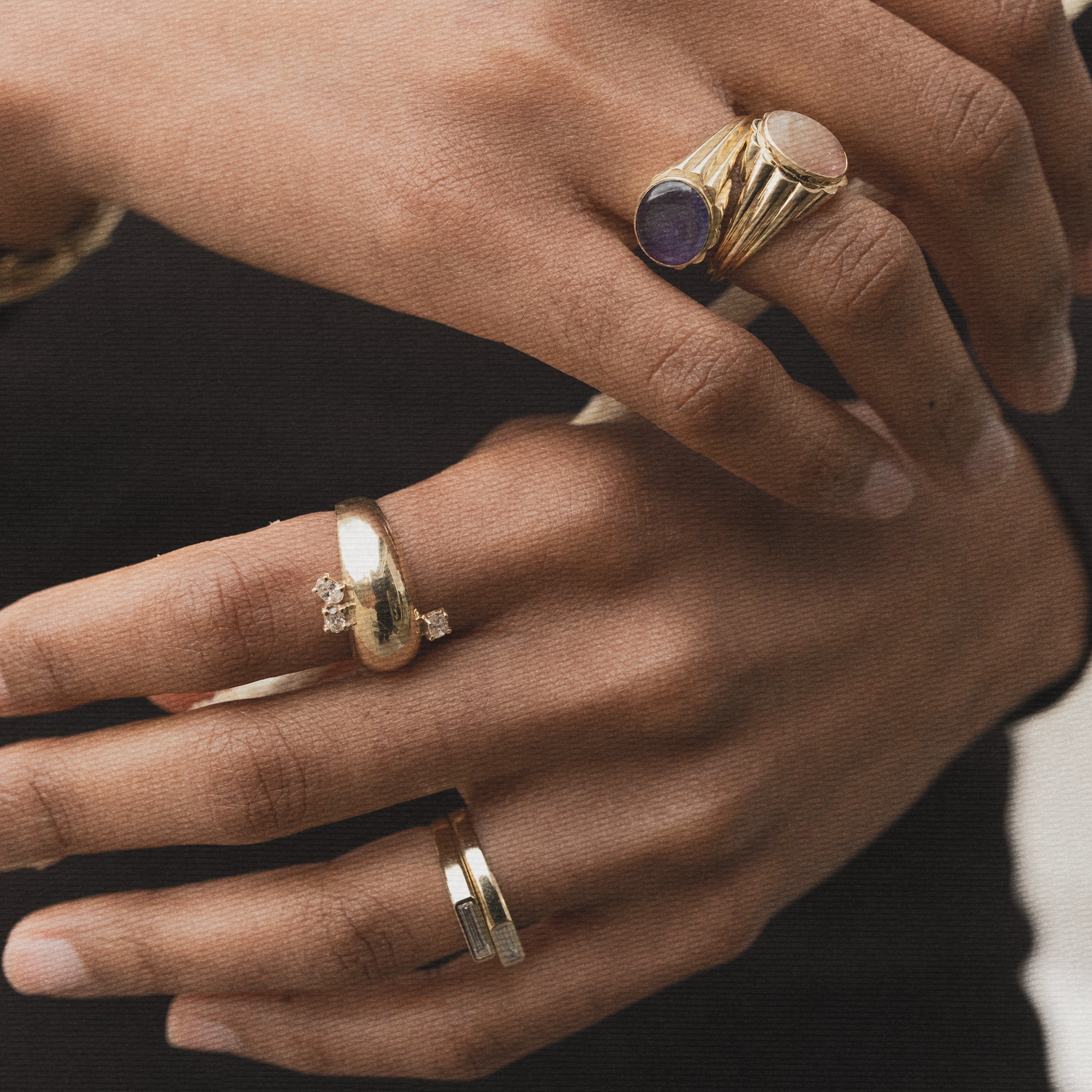 Demi Globe Plus 3 Ovals Ring