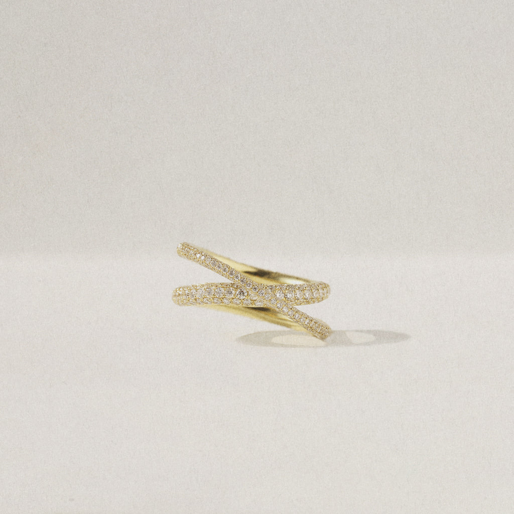 Micropavé Crossover Helix Ring