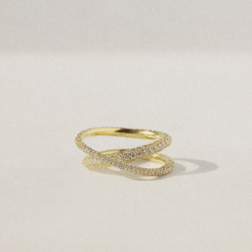 Micropavé Crossover Helix Ring