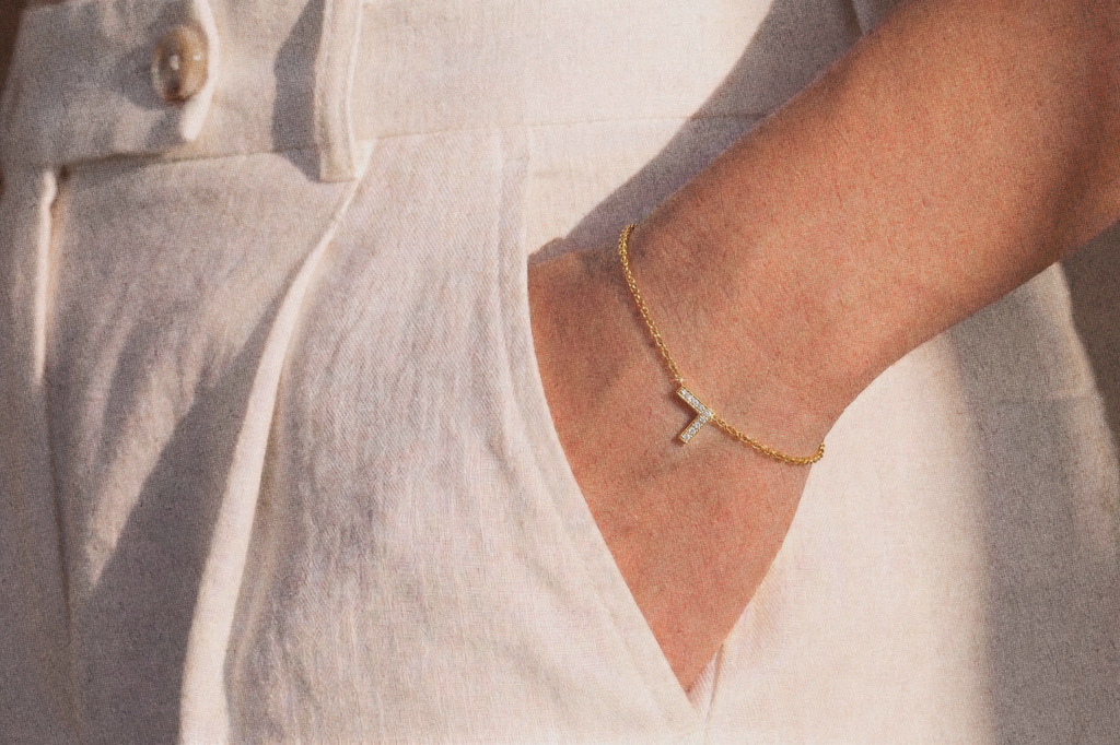 Hangul Korean Names Bracelet with Diamonds (1 letter)