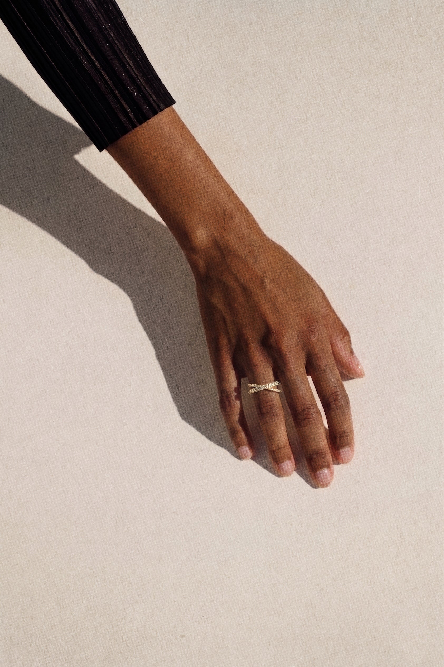 Micropavé Crossover Helix Ring