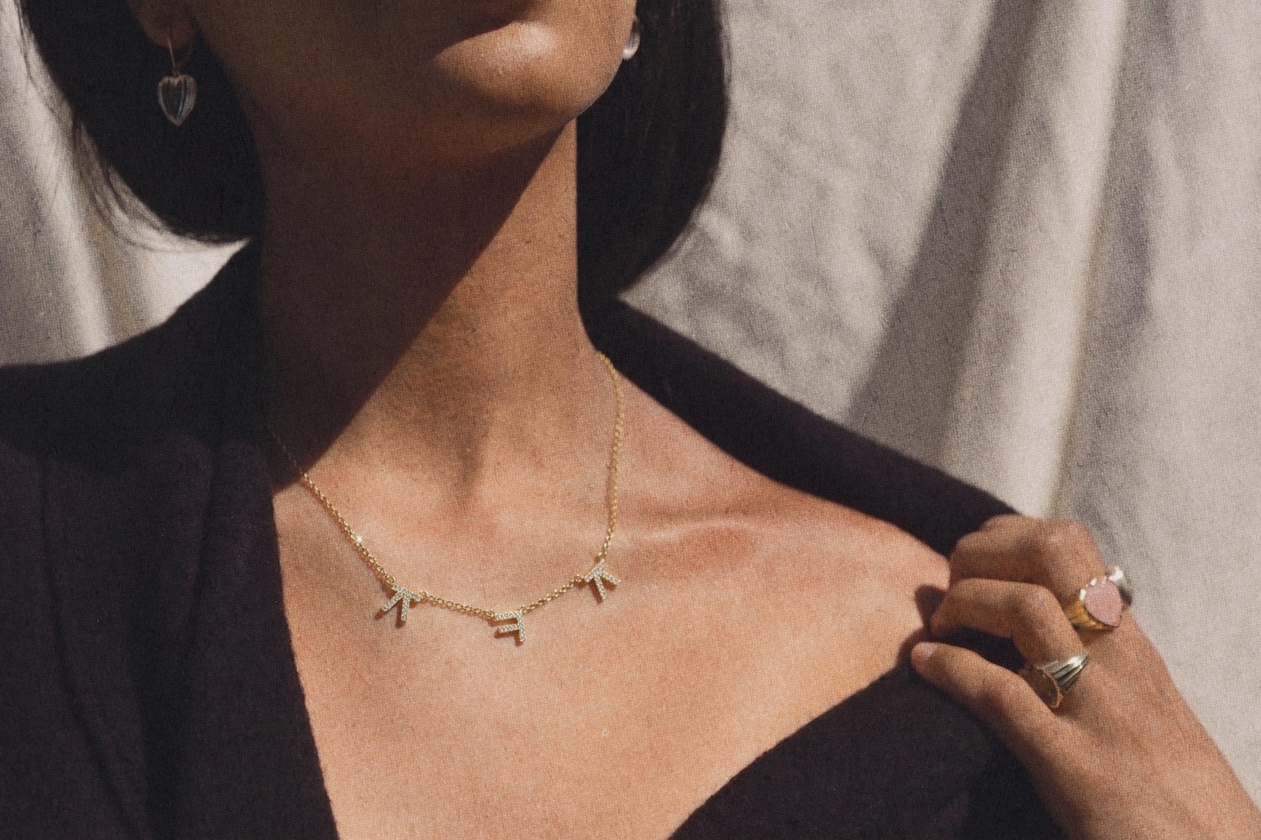 Hangul Korean Names Necklace with Diamonds (3 letters)