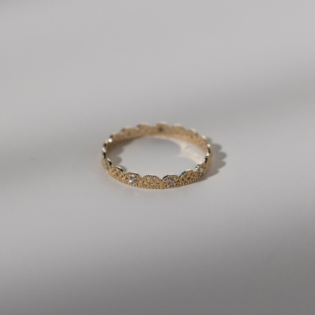 Petite Lace Band with Alternating Diamonds– GRACE LEE
